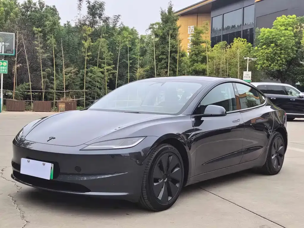 Tesla Model 3 — фото 1