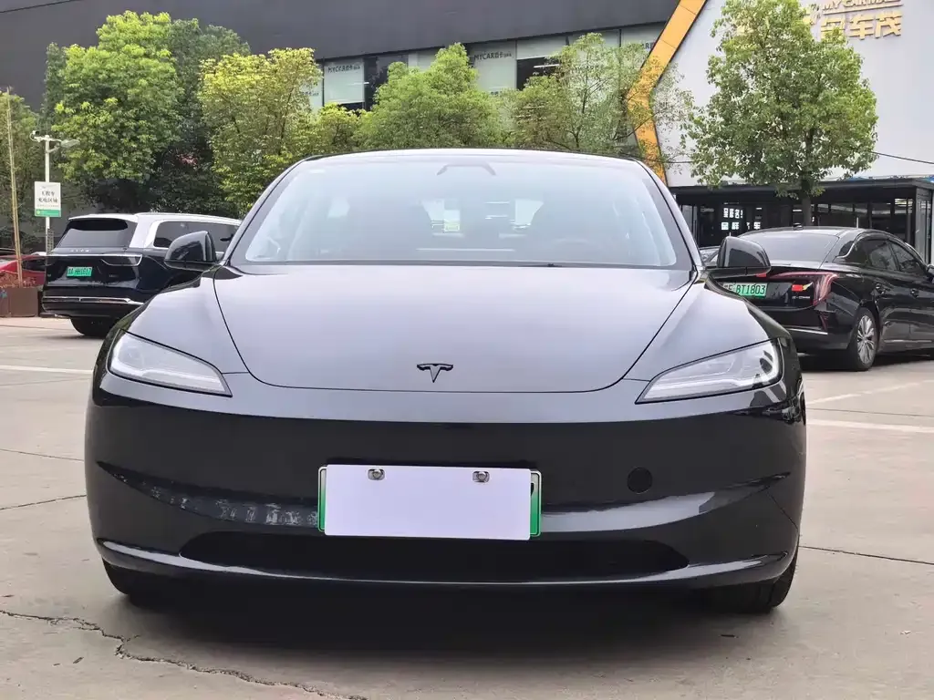 Tesla Model 3 — фото 8