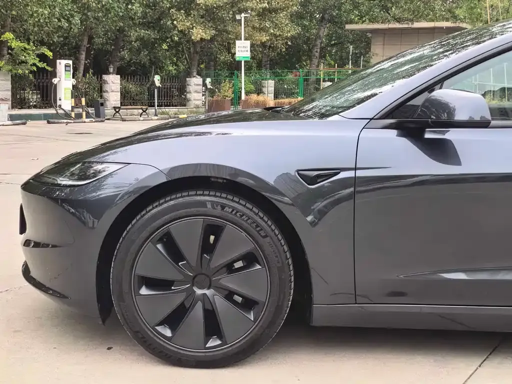 Tesla Model 3 — фото 10