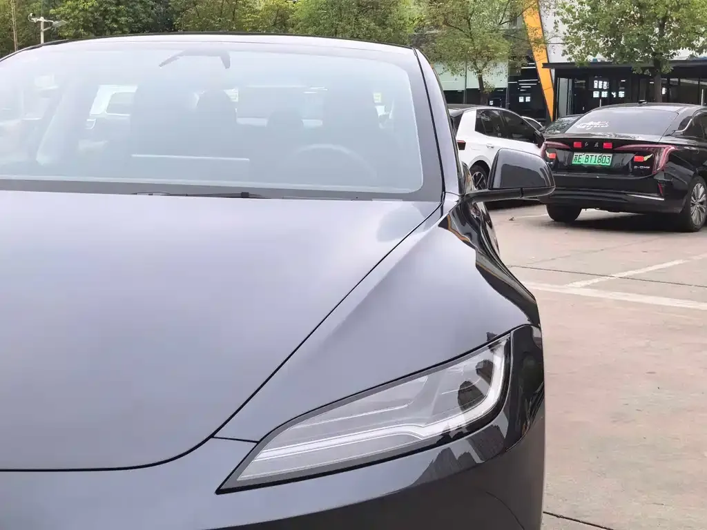 Tesla Model 3 — фото 4