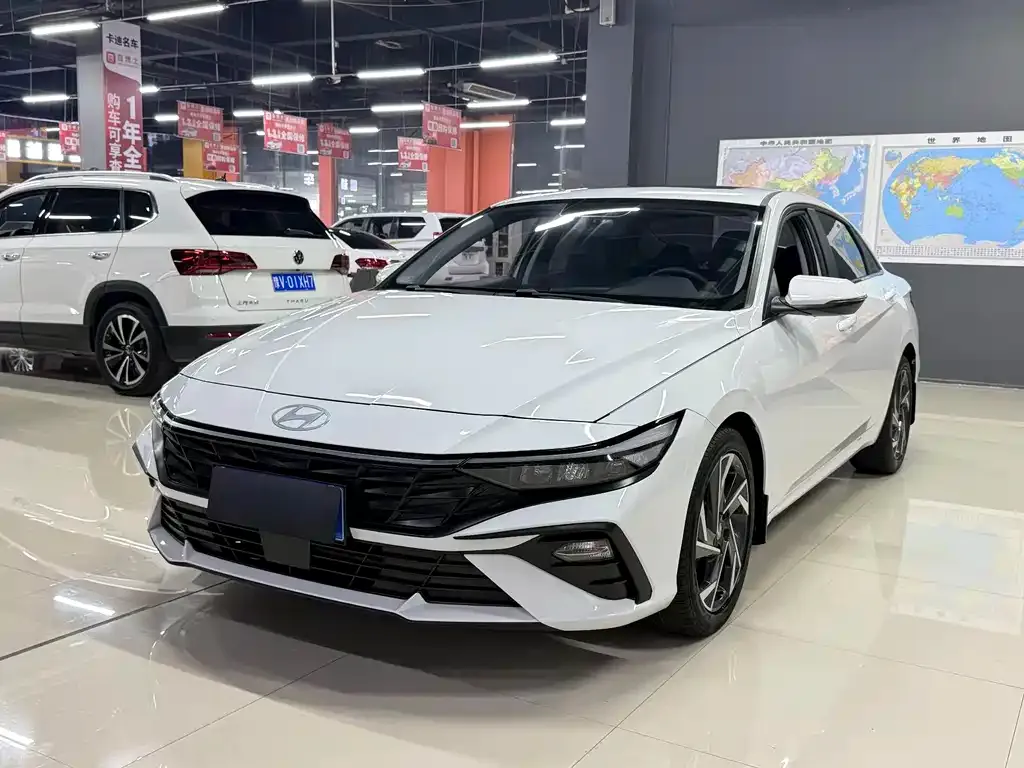 Hyundai Elantra — фото 1