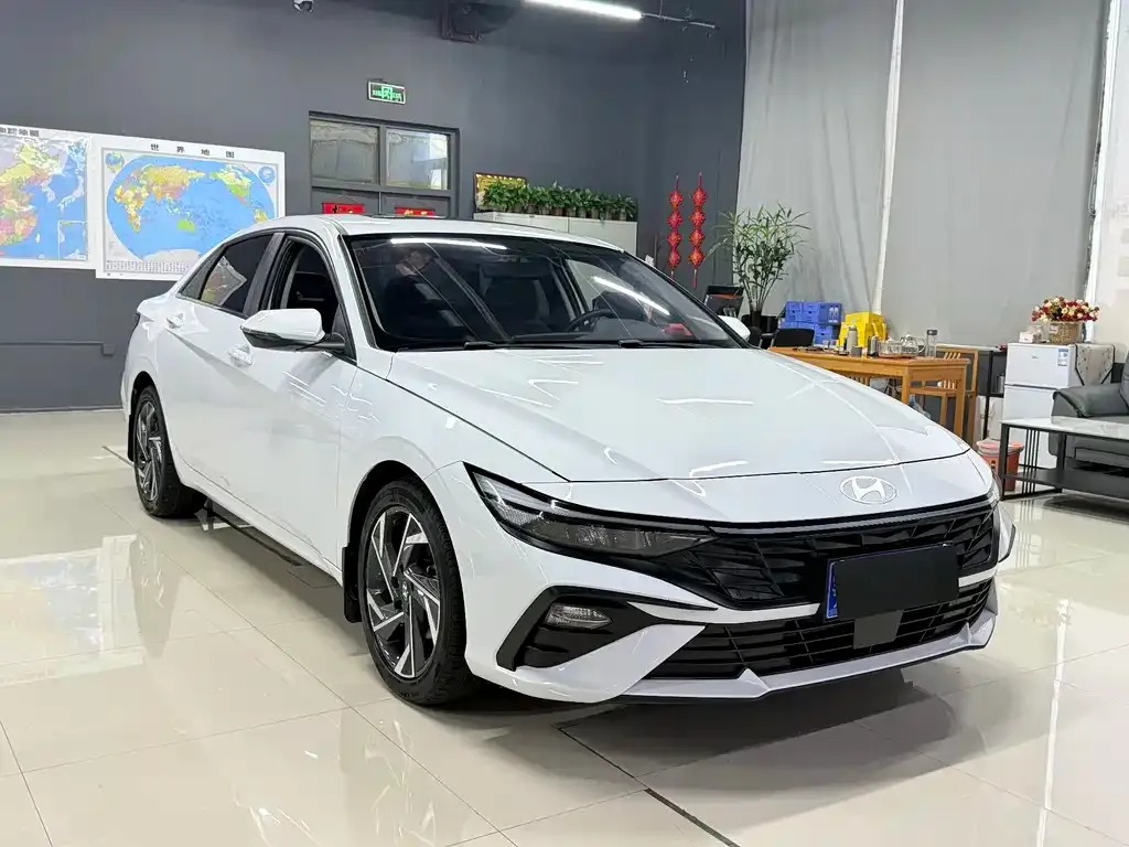 Hyundai Elantra — фото 3