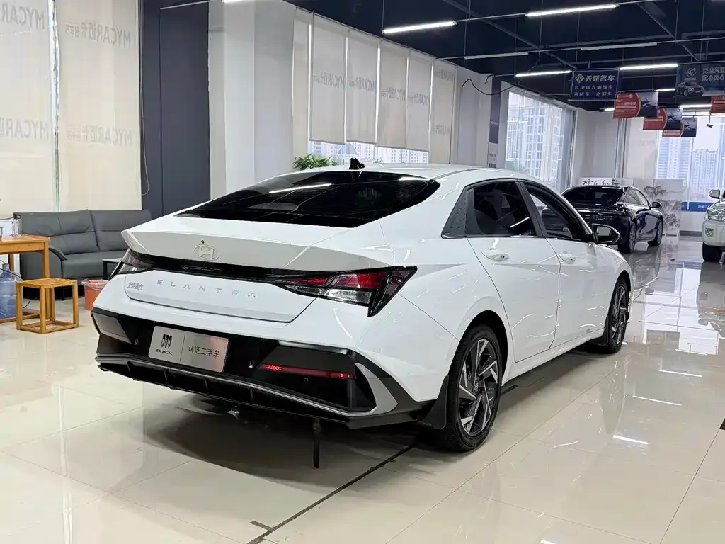 Hyundai Elantra — фото 6