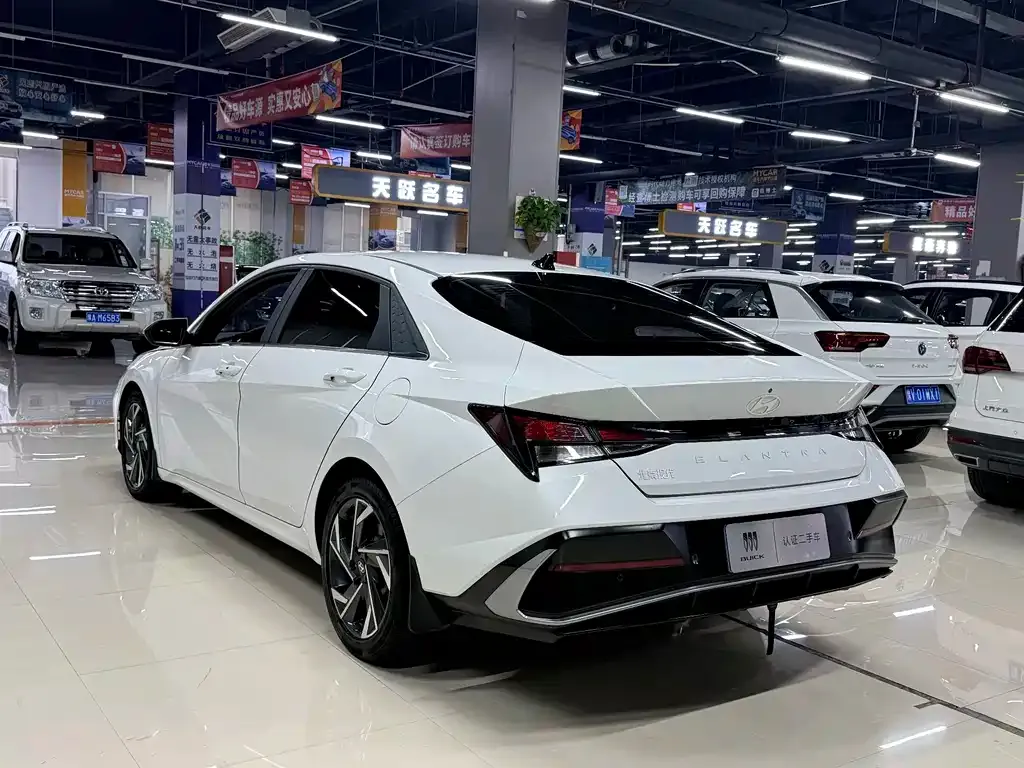 Hyundai Elantra — фото 8