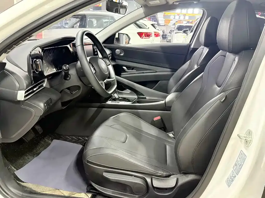 Hyundai Elantra — фото 10