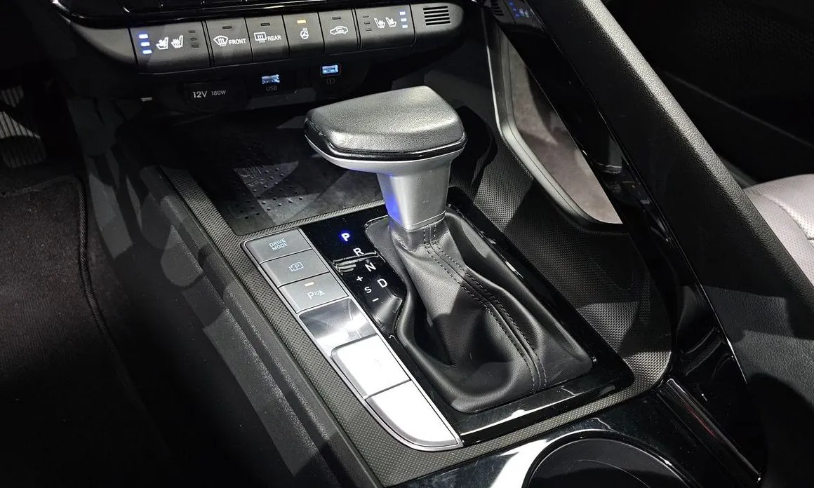 Hyundai AVANTE — фото 10