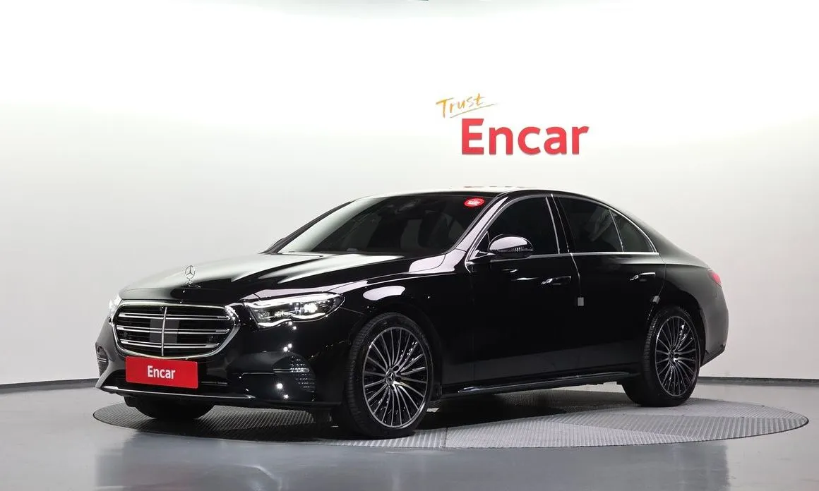 Mercedes-Benz E-Class — фото 1