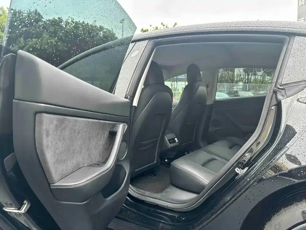Tesla Model 3 — фото 4