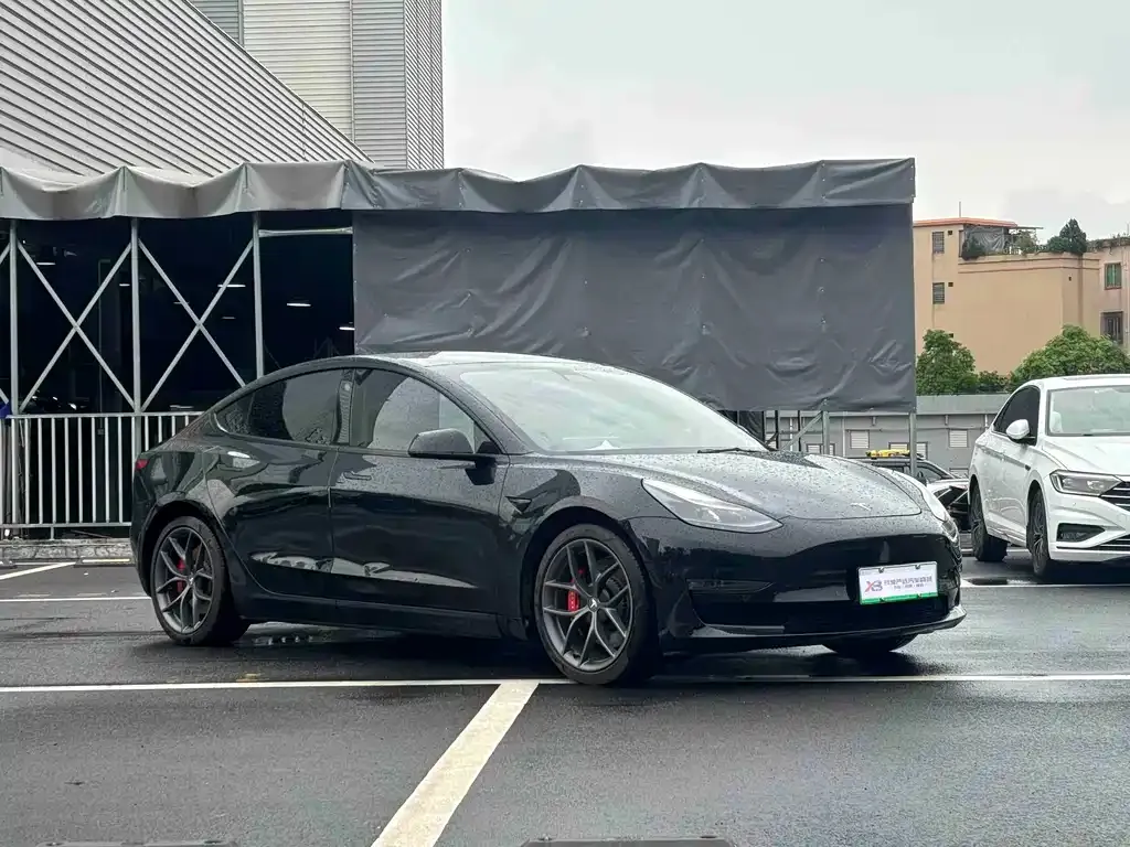 Tesla Model 3 — фото 5