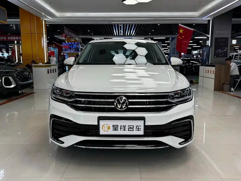 Volkswagen Tiguan L — фото 4