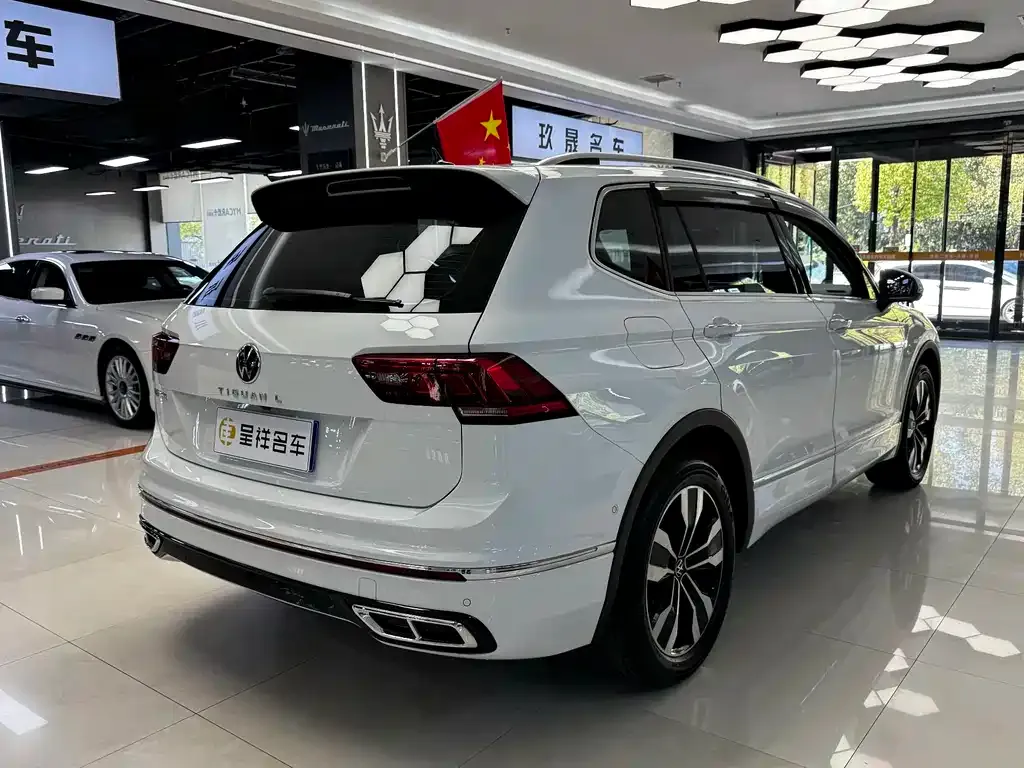 Volkswagen Tiguan L — фото 2