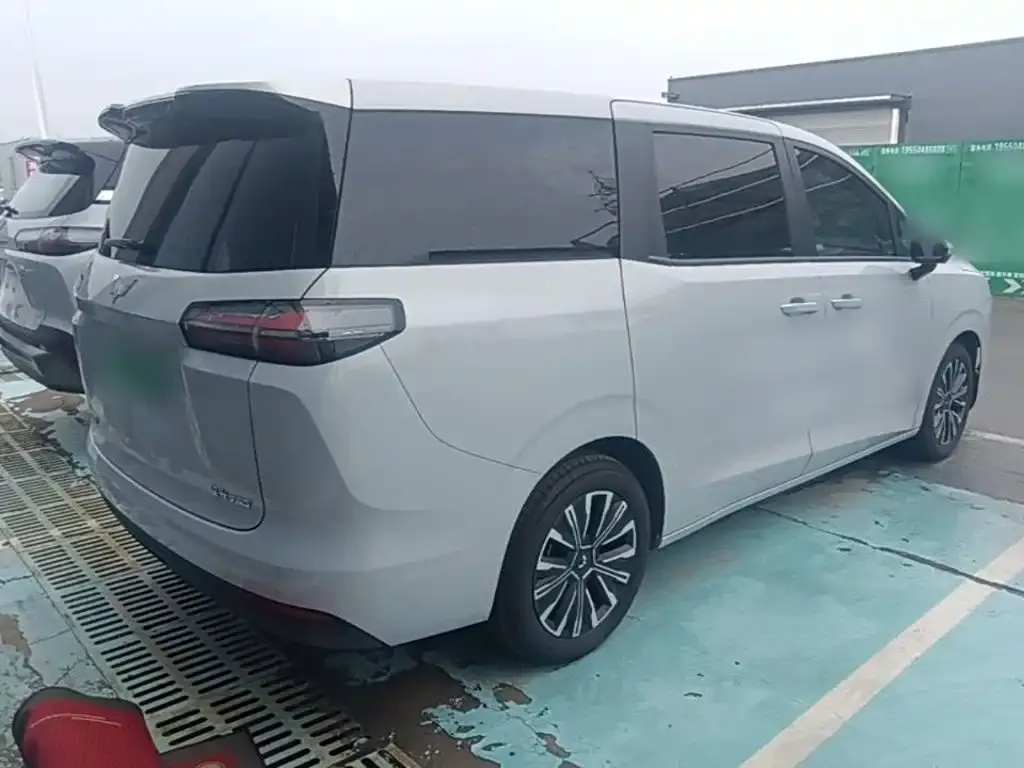 Wuling Xingguang 730 New Energy — фото 4