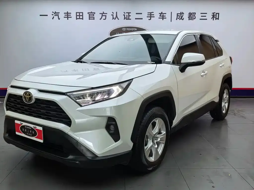Toyota RAV4 — фото 1