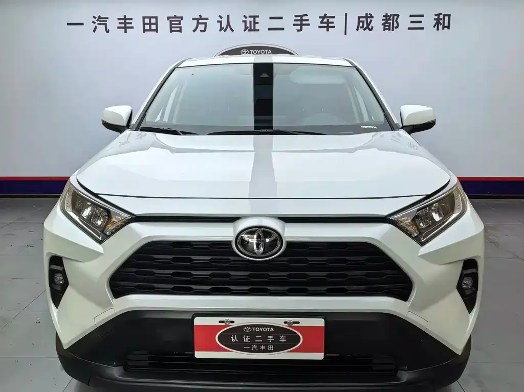 Toyota RAV4 — фото 8