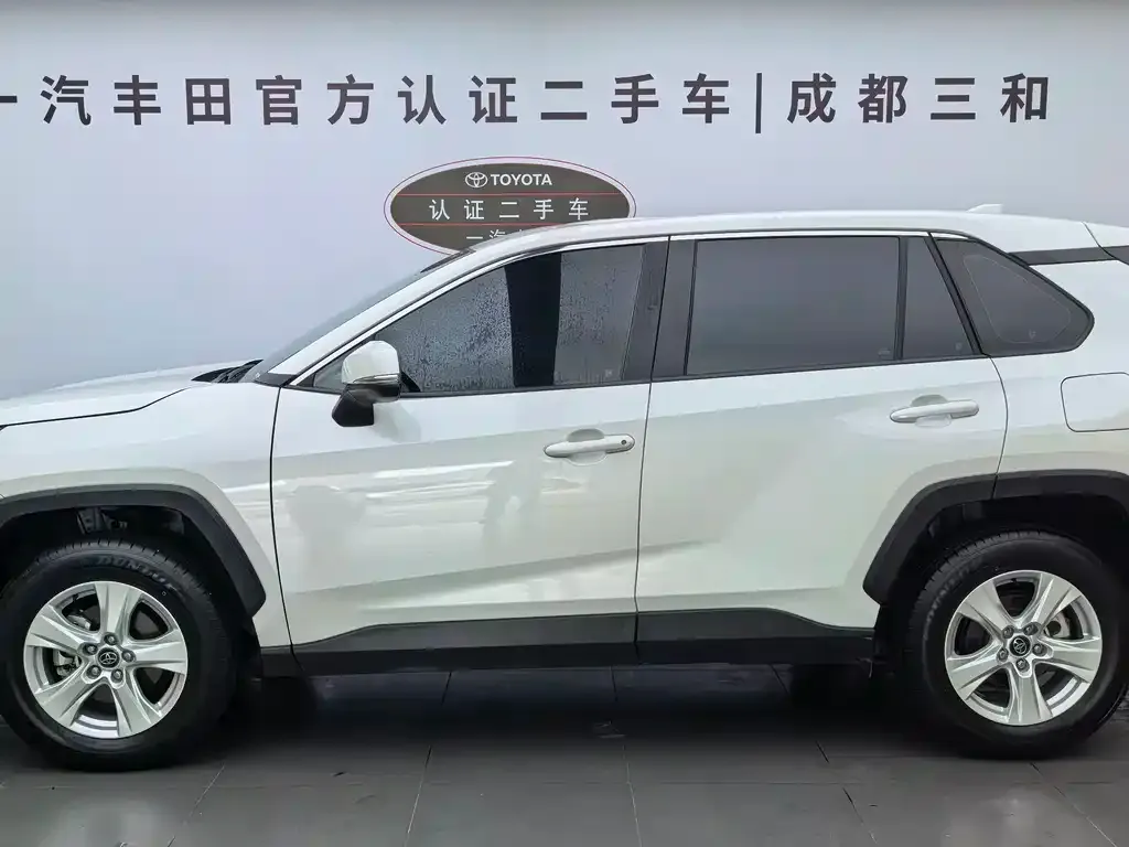 Toyota RAV4 — фото 10