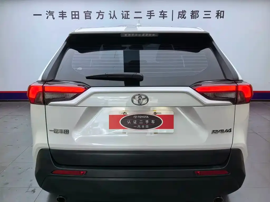 Toyota RAV4 — фото 2