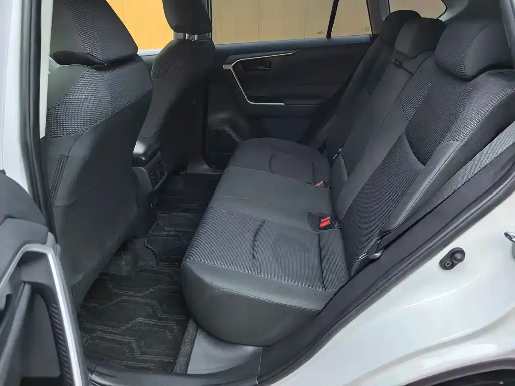 Toyota RAV4 — фото 4