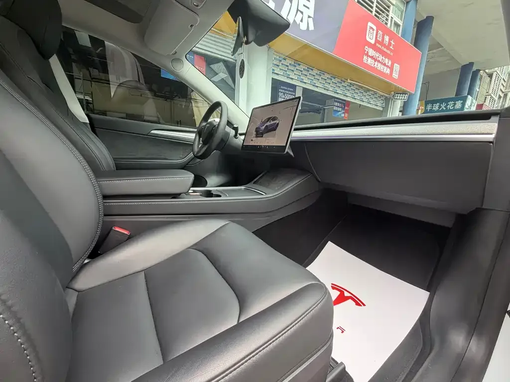 Tesla Model Y — фото 6