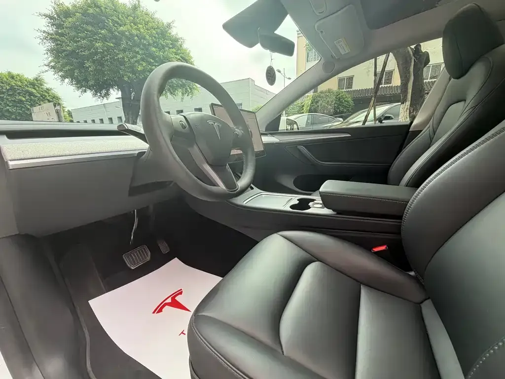 Tesla Model Y — фото 3