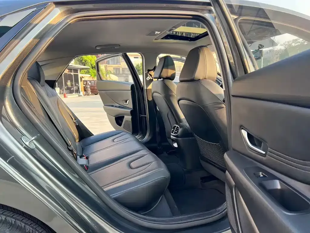 Hyundai Elantra — фото 3