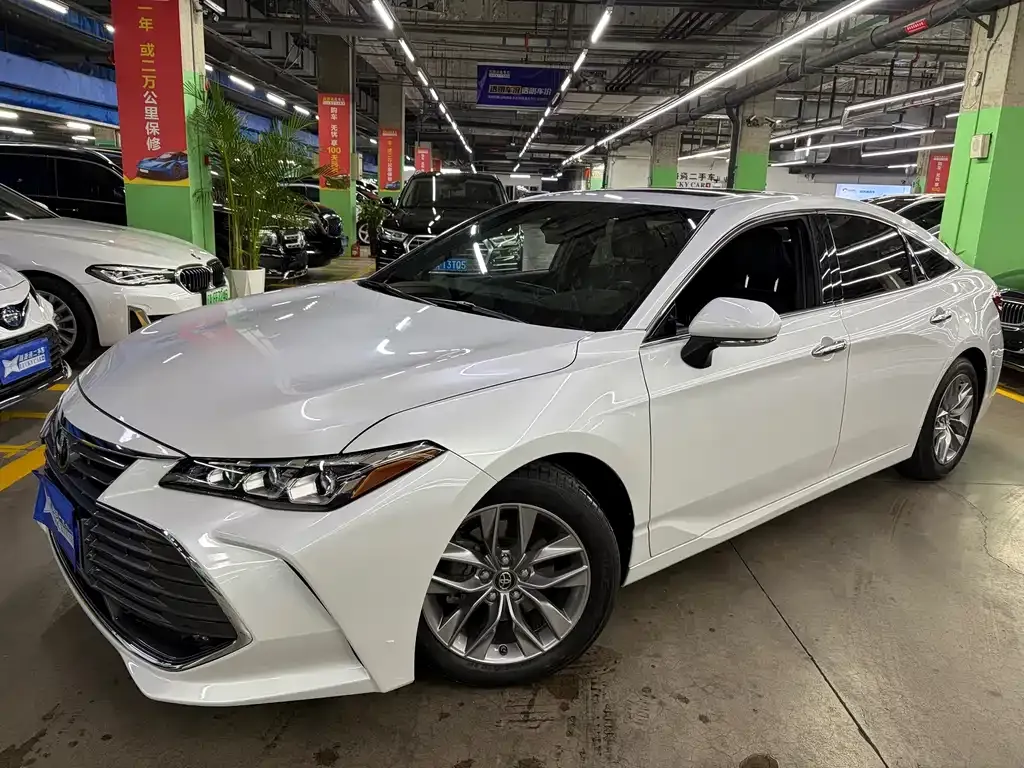 Toyota Avalon — фото 1