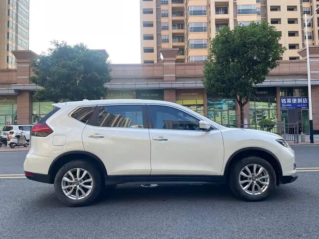 Nissan X-Trail — фото 9