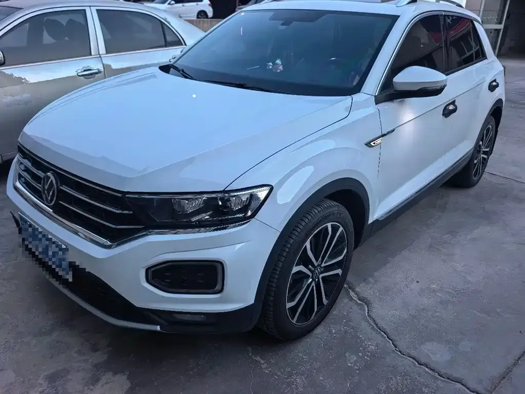 Volkswagen T-Roc — фото 1