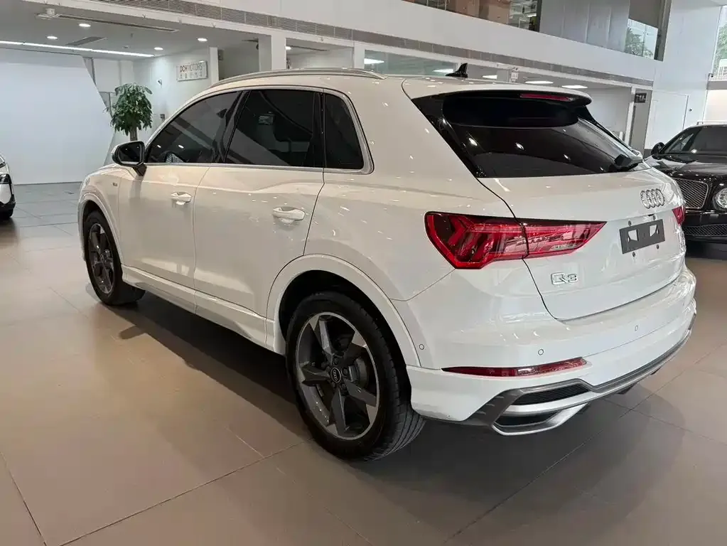 Audi Q3 — фото 10
