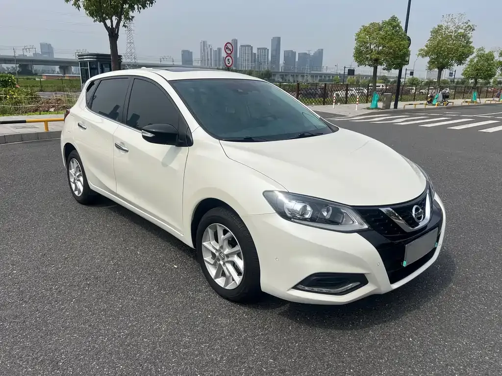 Nissan Tiida — фото 7