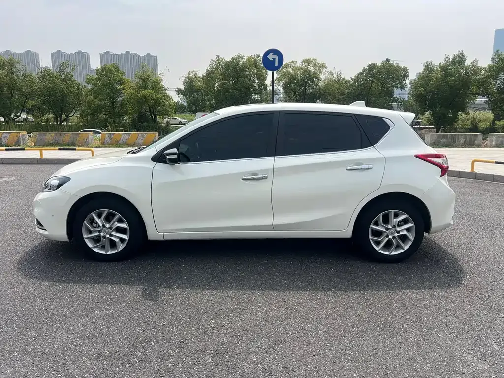 Nissan Tiida — фото 10