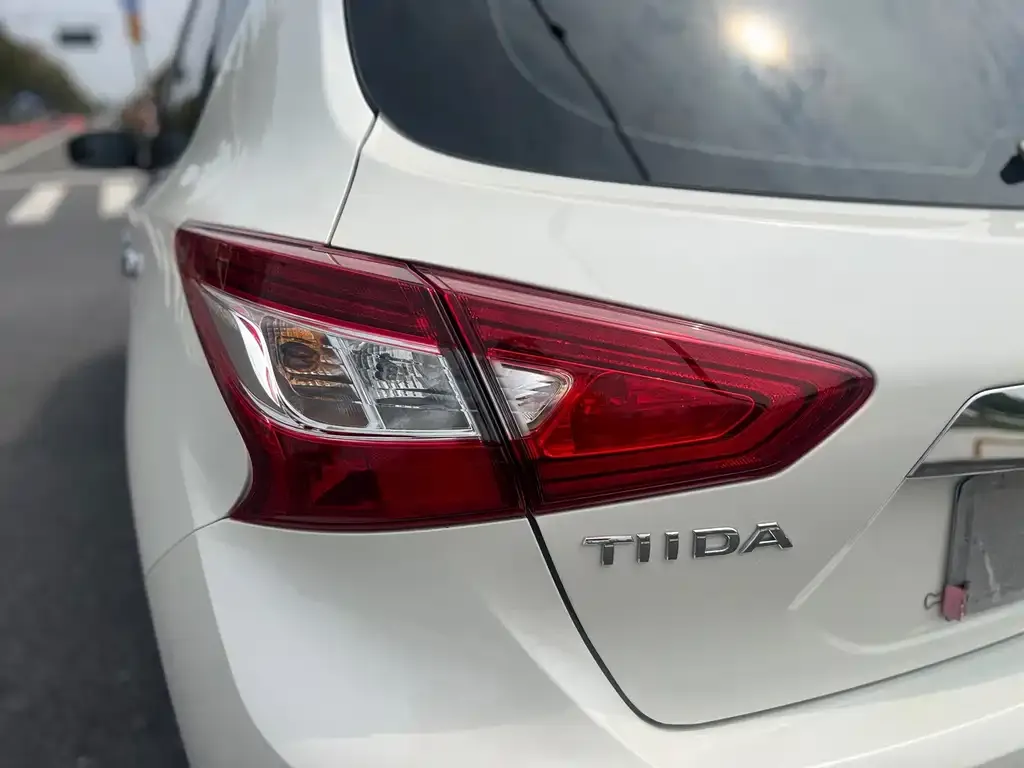 Nissan Tiida — фото 2