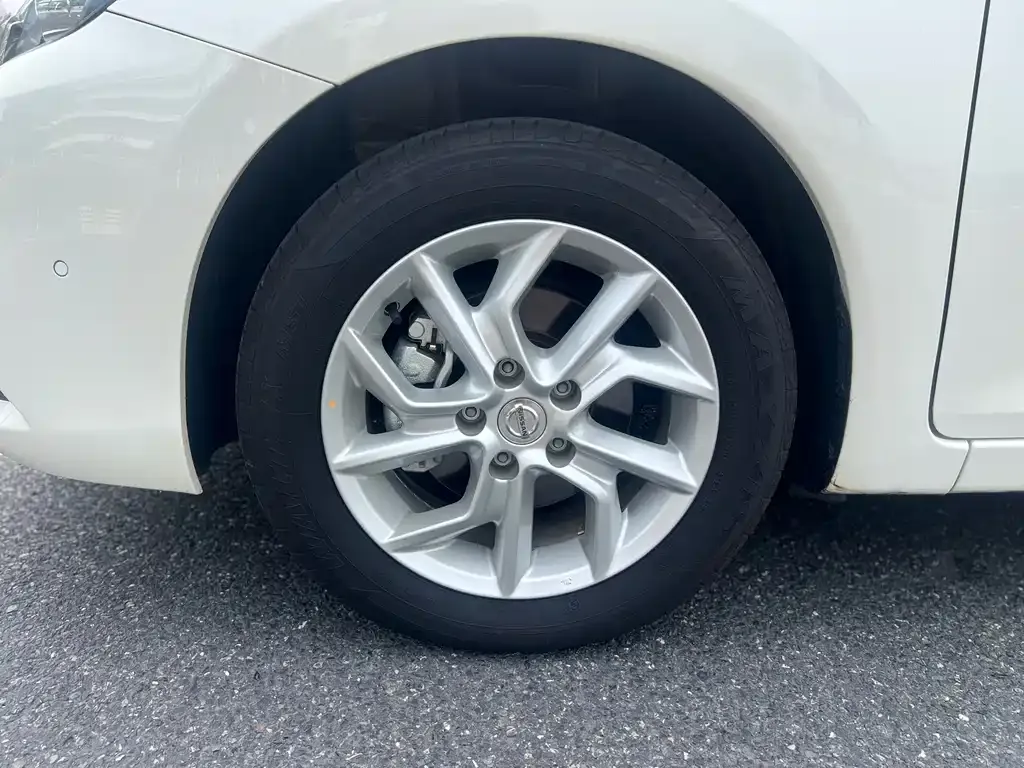 Nissan Tiida — фото 4