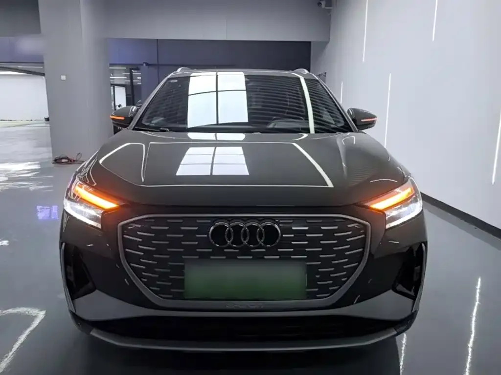 Audi Q4 e-tron — фото 2