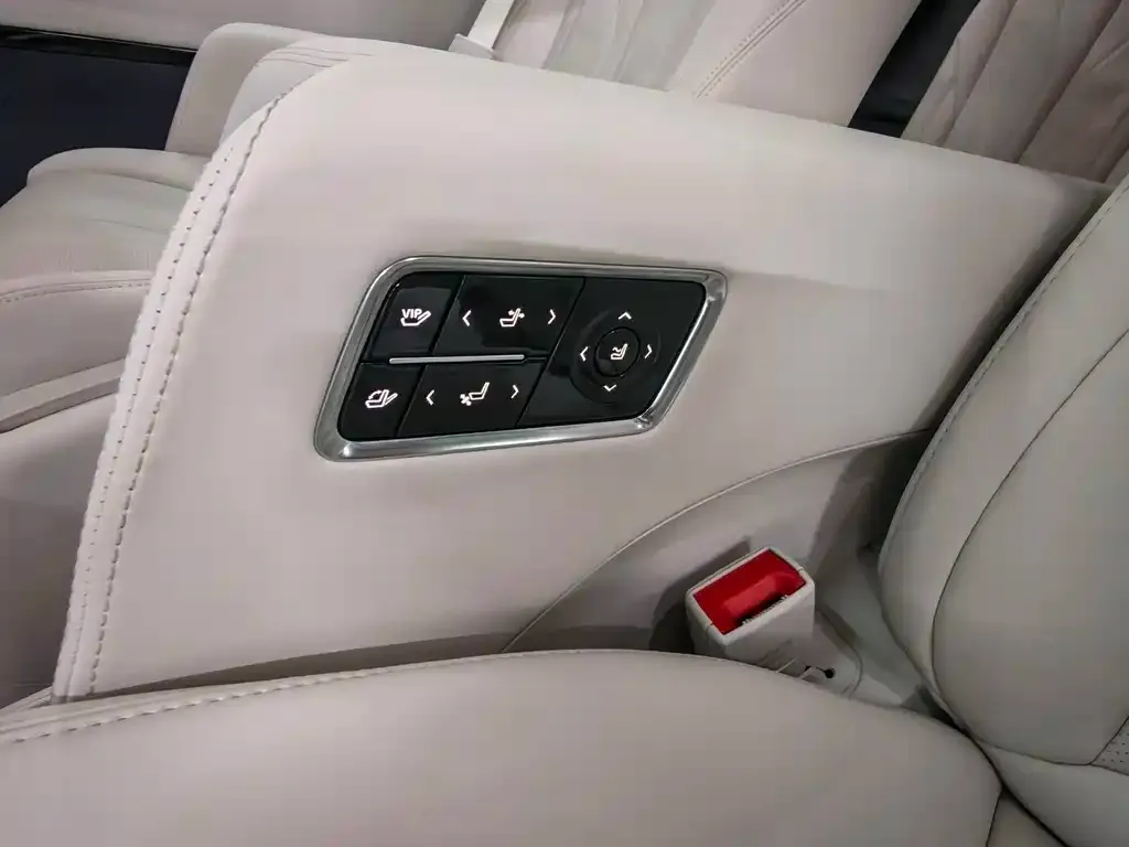 Buick GL8 Hybrid — фото 2