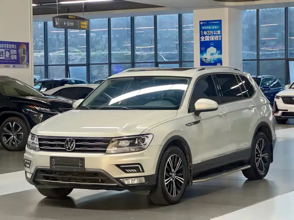 Volkswagen Tiguan L — фото 1