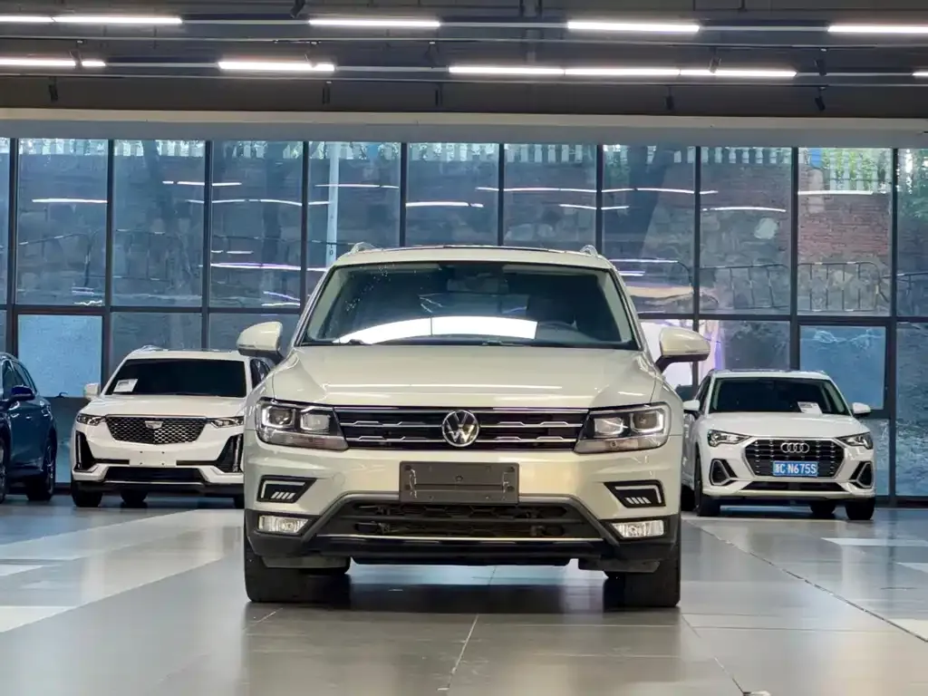 Volkswagen Tiguan L — фото 6