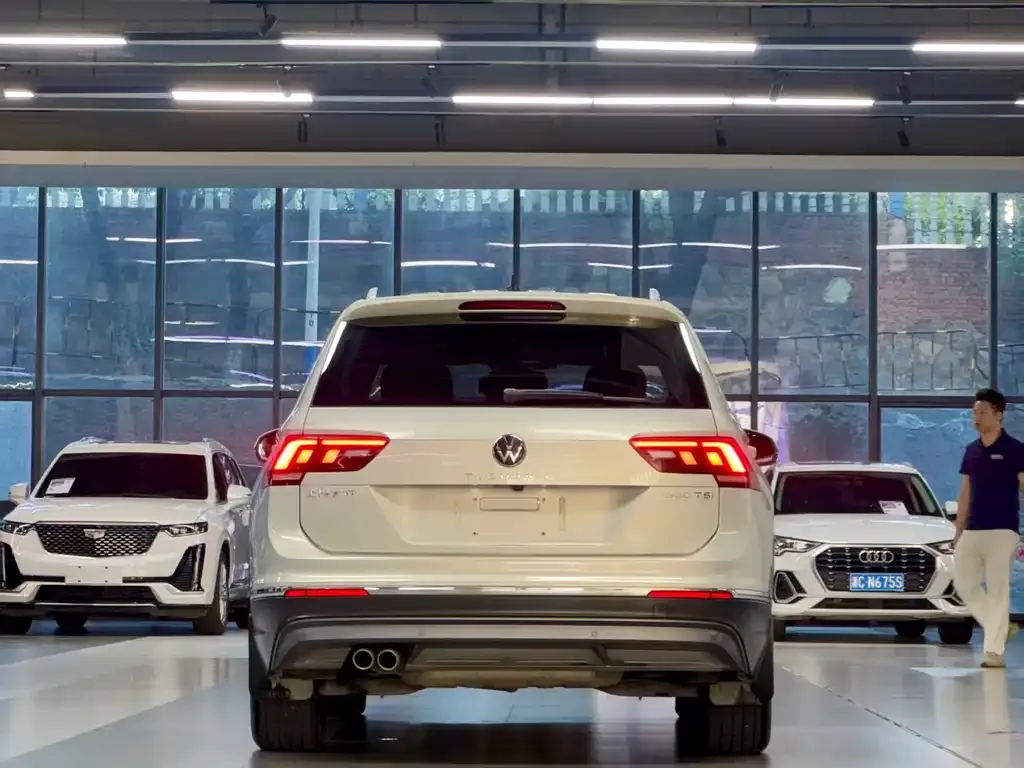 Volkswagen Tiguan L — фото 3