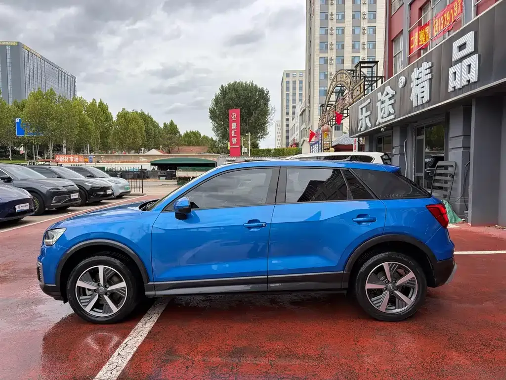 Audi Q2L e-tron — фото 8