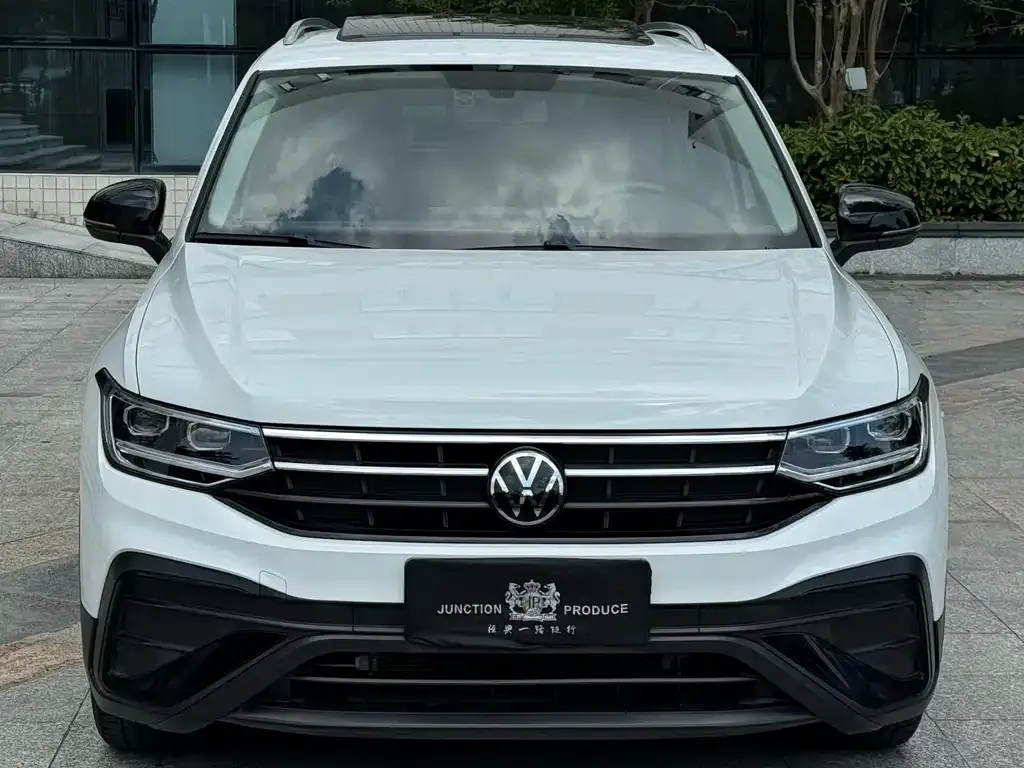 Volkswagen Tiguan L — фото 2