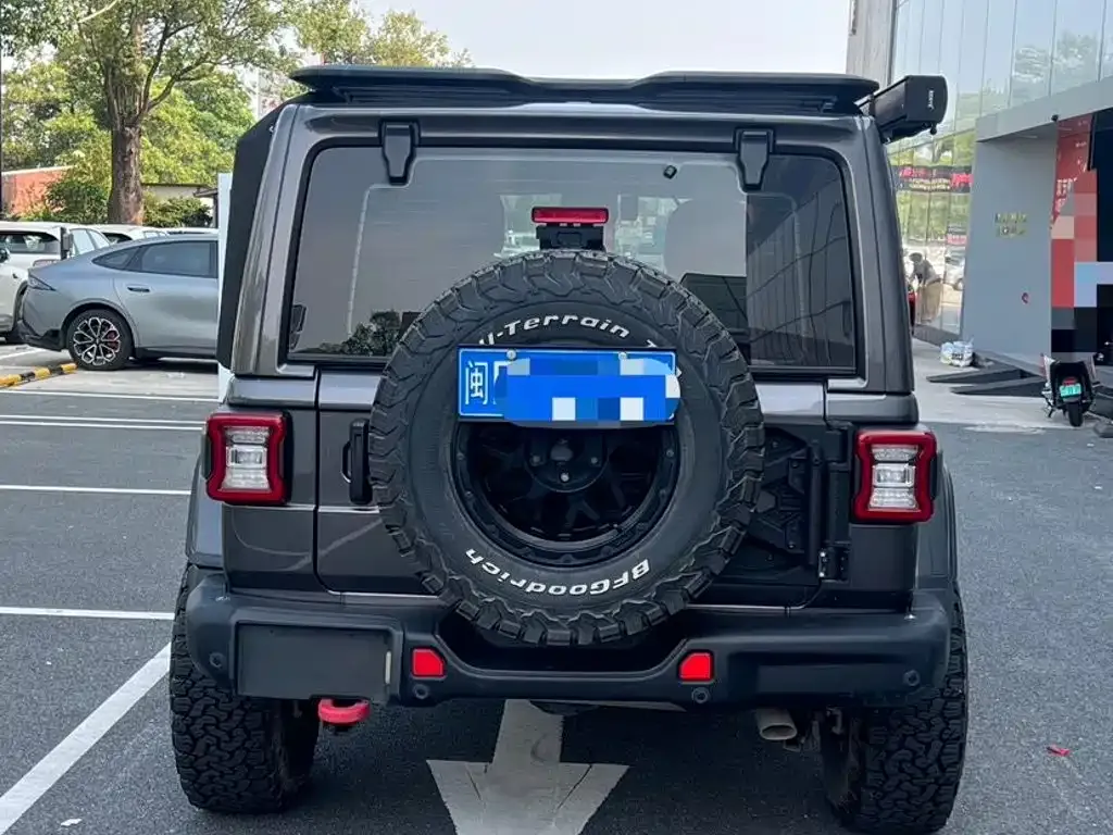 Jeep Wrangler — фото 7
