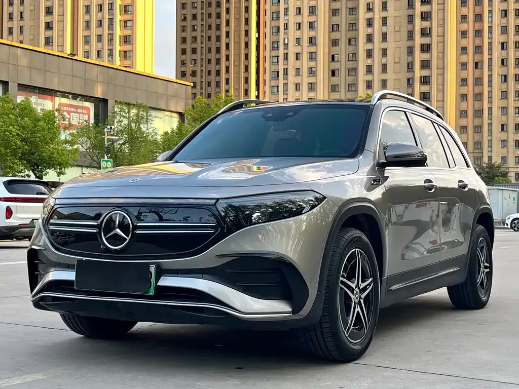 Mercedes-Benz EQB — фото 1