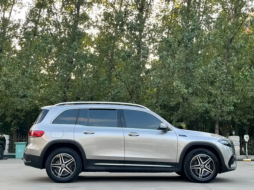 Mercedes-Benz EQB — фото 10