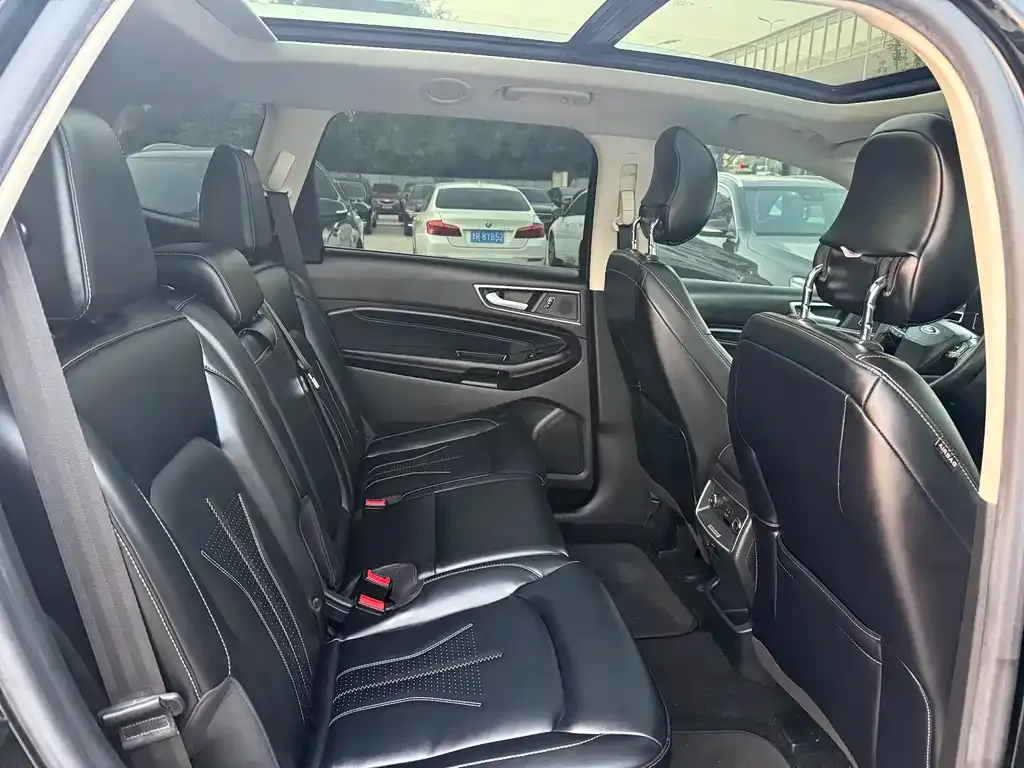 Ford Edge — фото 4