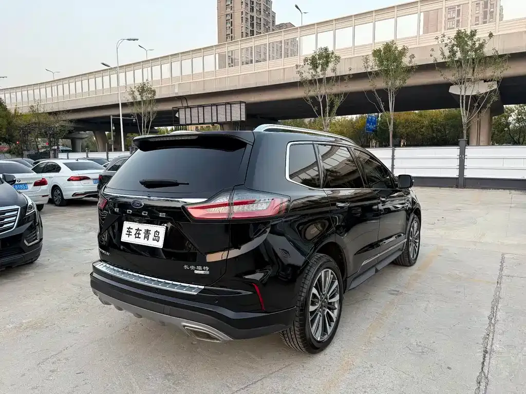 Ford Edge — фото 10