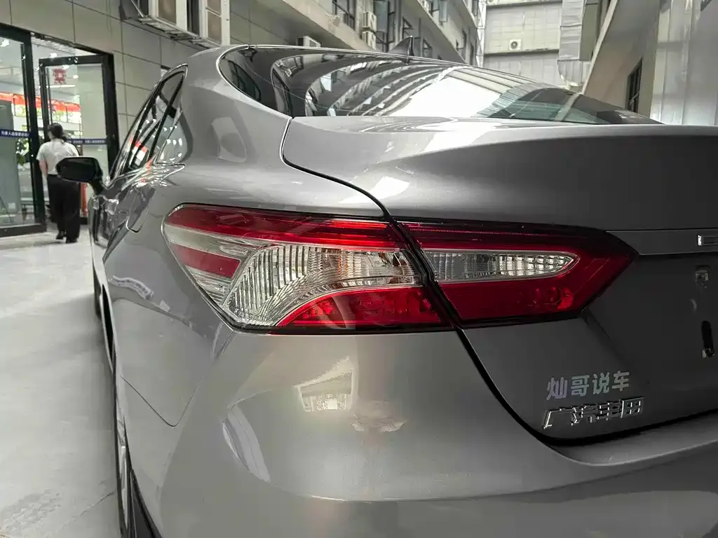 Toyota Camry — фото 10