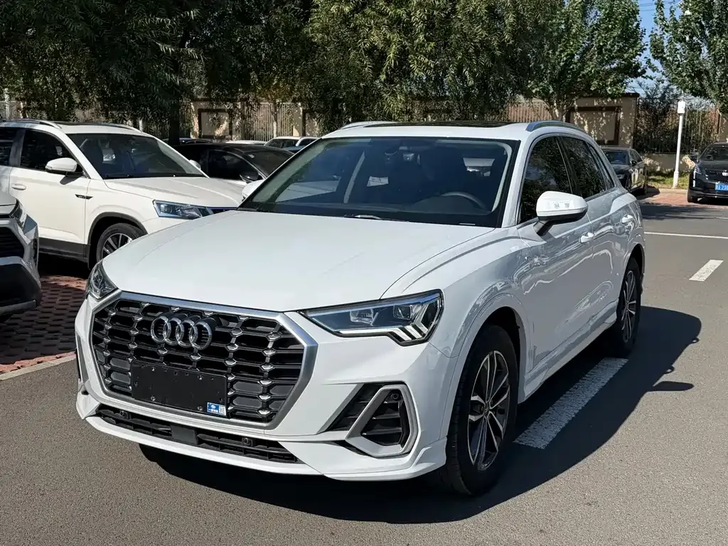 Audi Q3 — фото 1