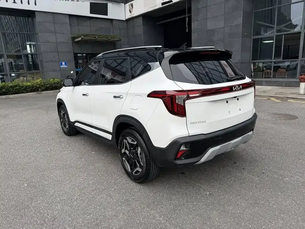 Kia Seltos — фото 7