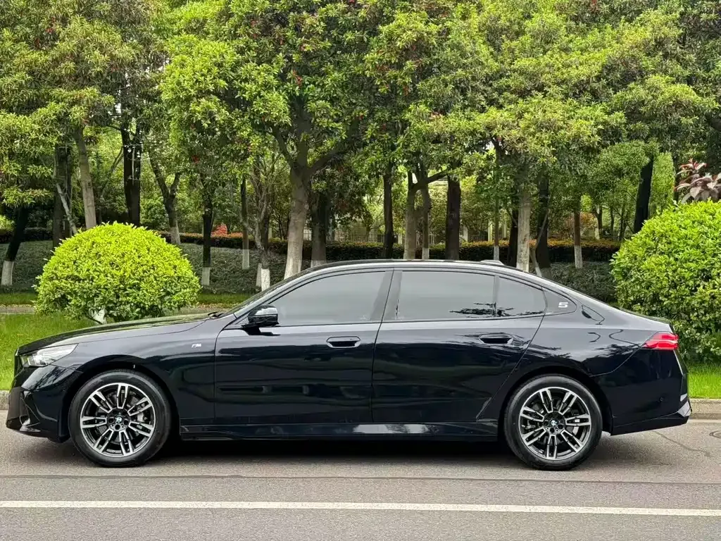 BMW 5 Series — фото 5