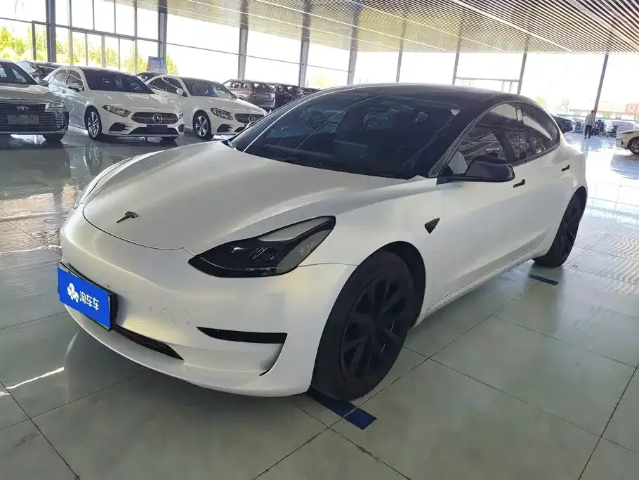 Tesla Model 3 — фото 1