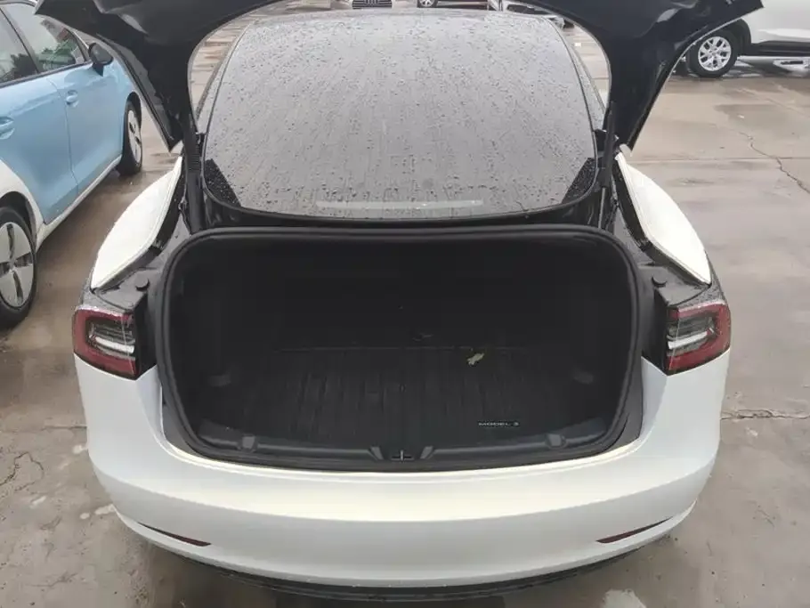 Tesla Model 3 — фото 3